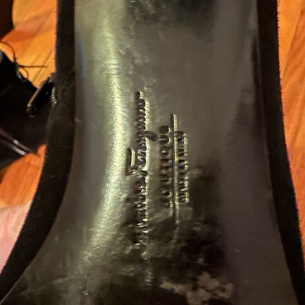 Kid suede Ferragamo black mid-heel booties pre-owned size 8 B Italian-made - Picture 12 of 16